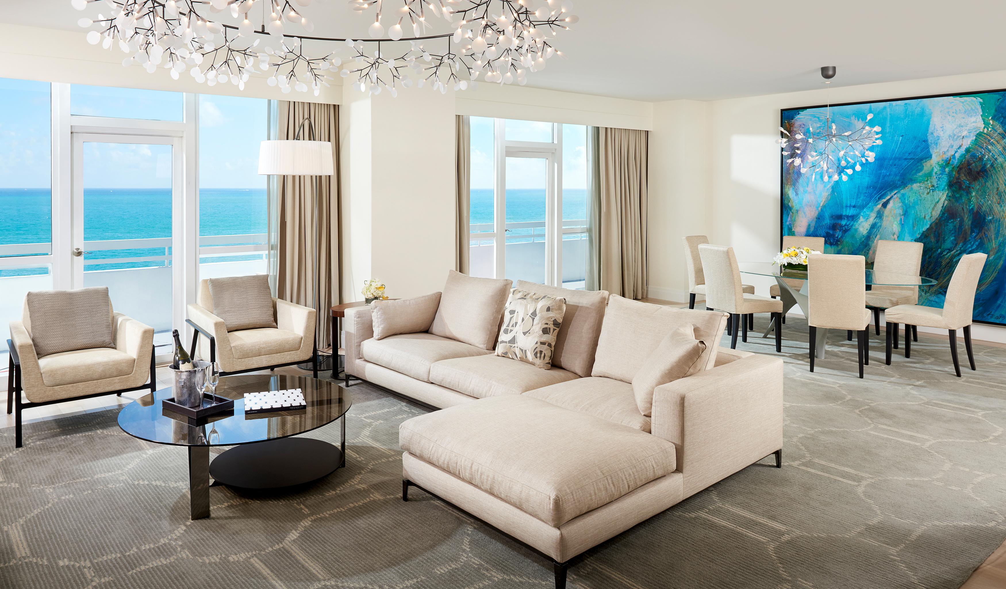 Fontainebleau Маями Бийч Екстериор снимка A suite at Atlantis Paradise Island