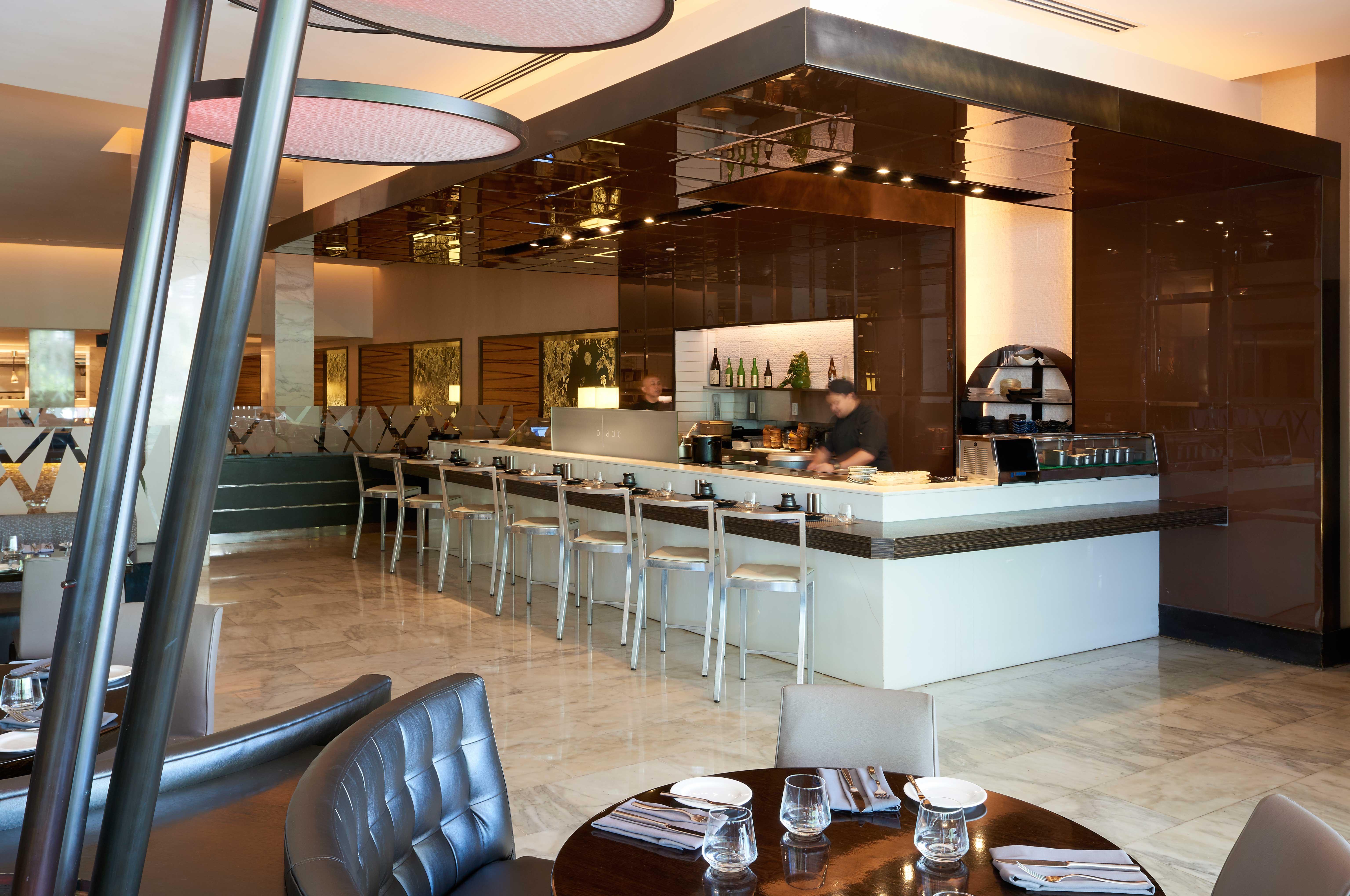 Fontainebleau Маями Бийч Екстериор снимка The bar at the restaurant