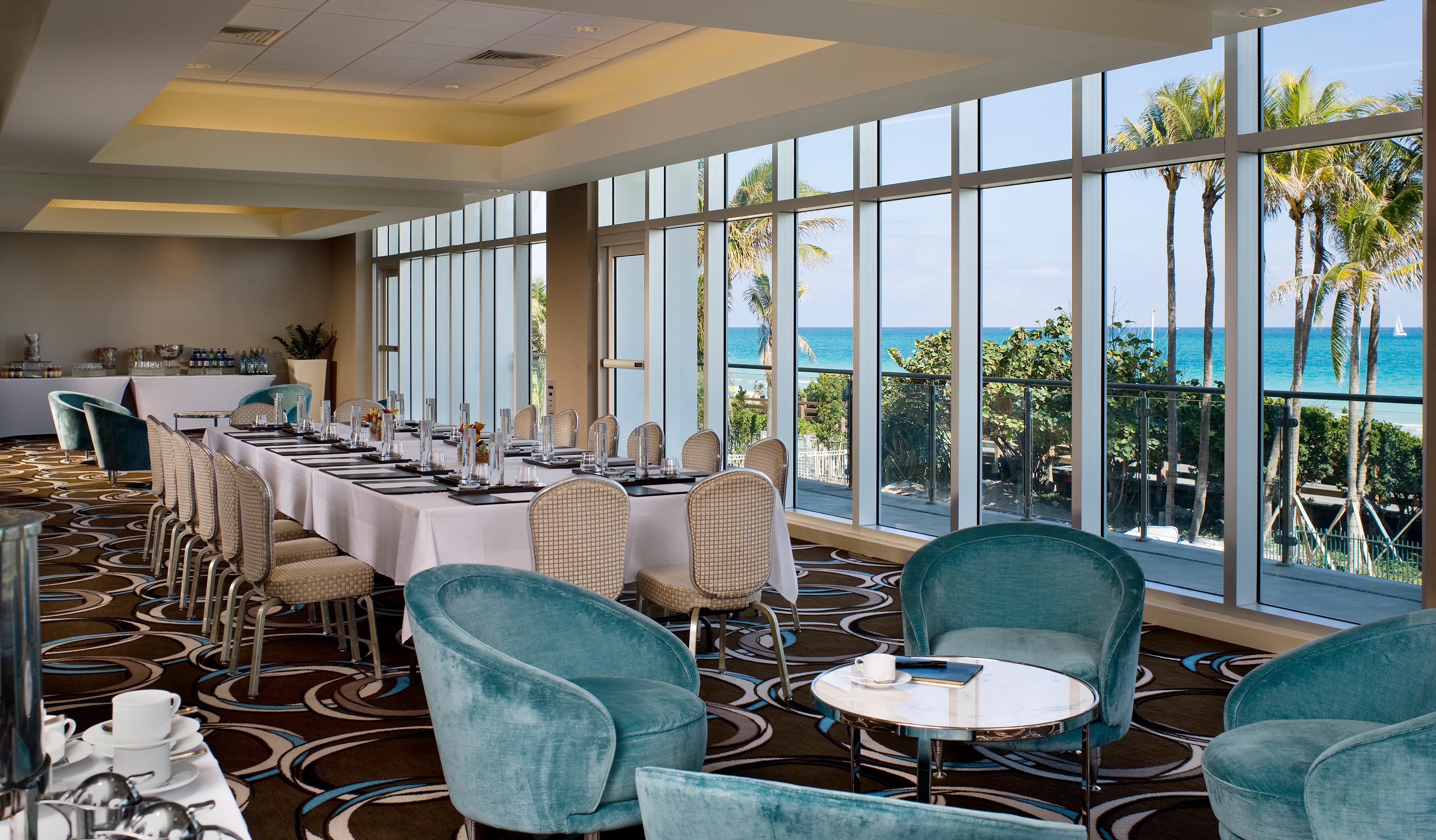 Fontainebleau Маями Бийч Екстериор снимка The Beach Club