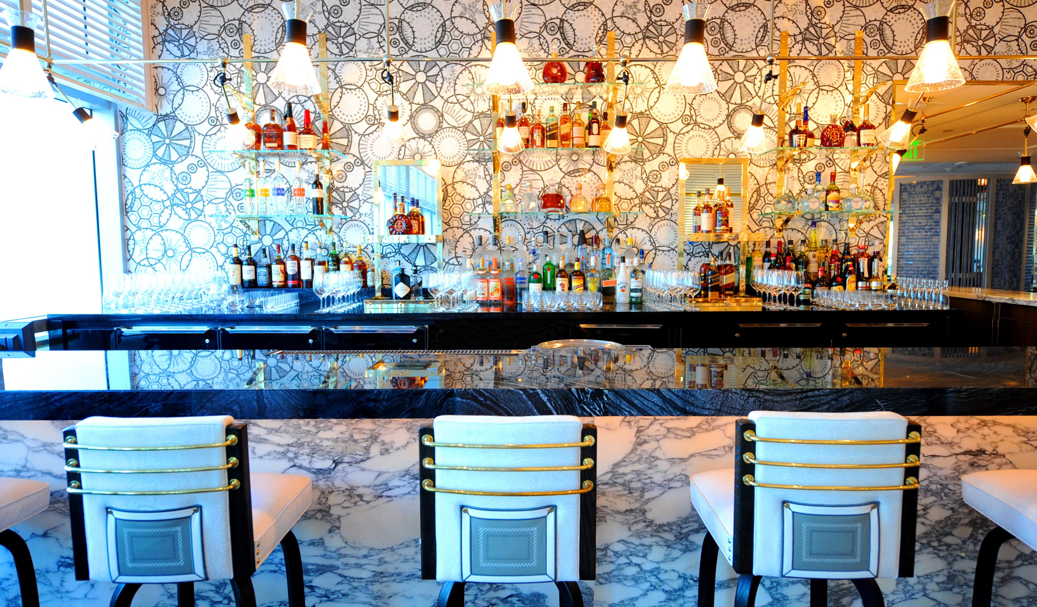 Fontainebleau Маями Бийч Екстериор снимка The bar at the 1905 Restaurant