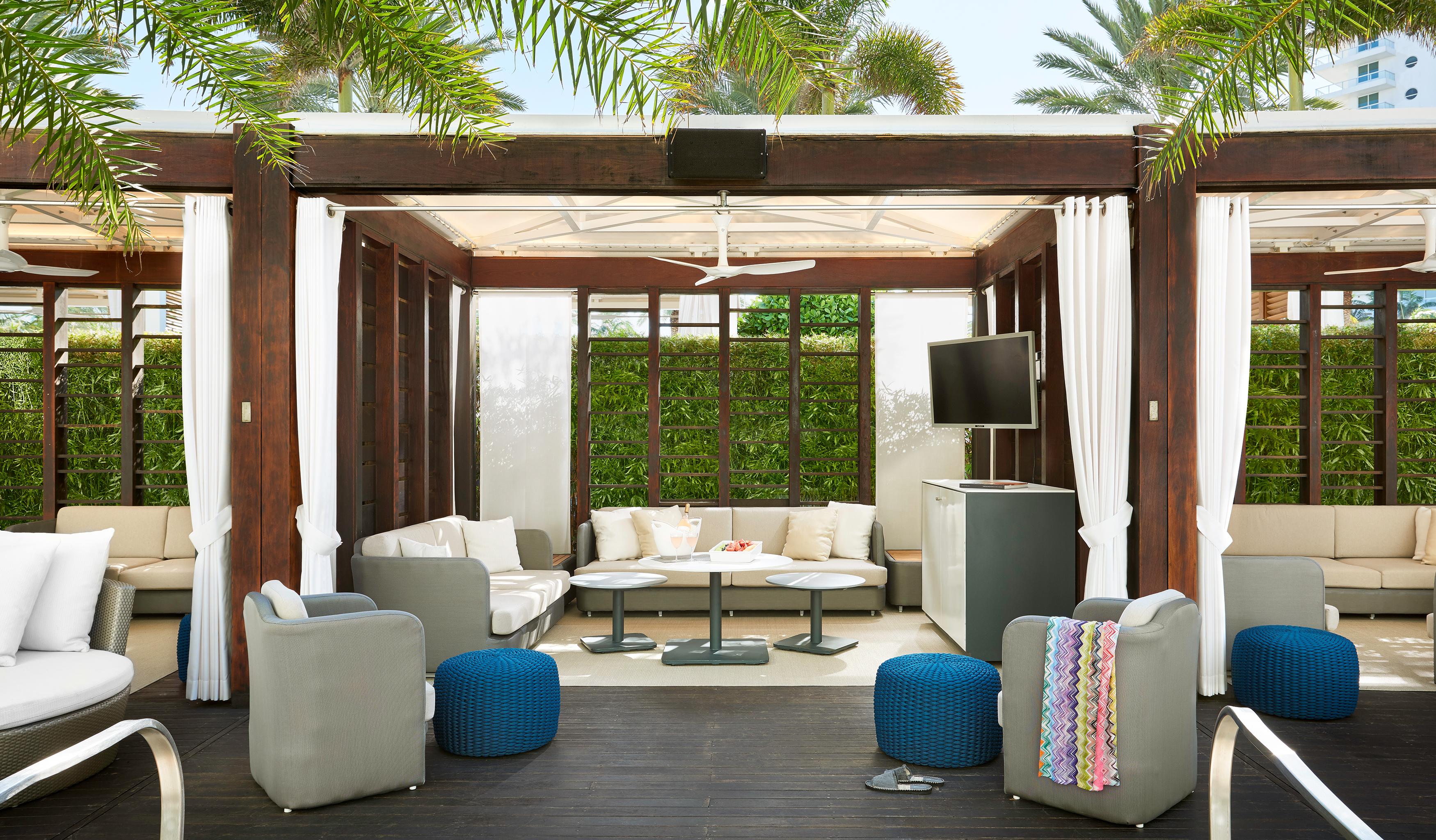 Fontainebleau Маями Бийч Екстериор снимка Cabana at the Fontainebleau