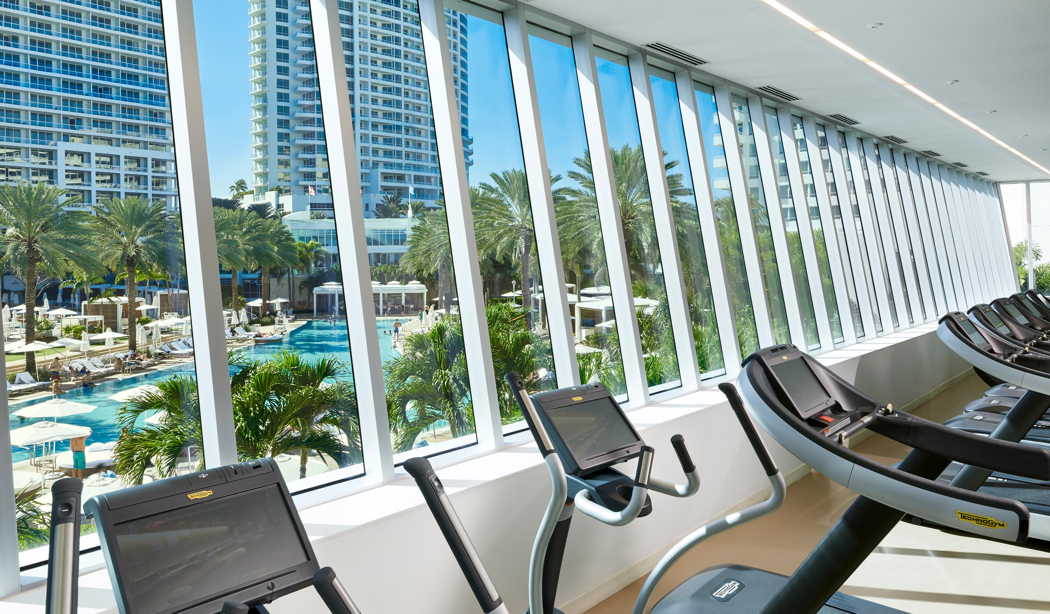 Fontainebleau Маями Бийч Екстериор снимка The gym at The Westin
