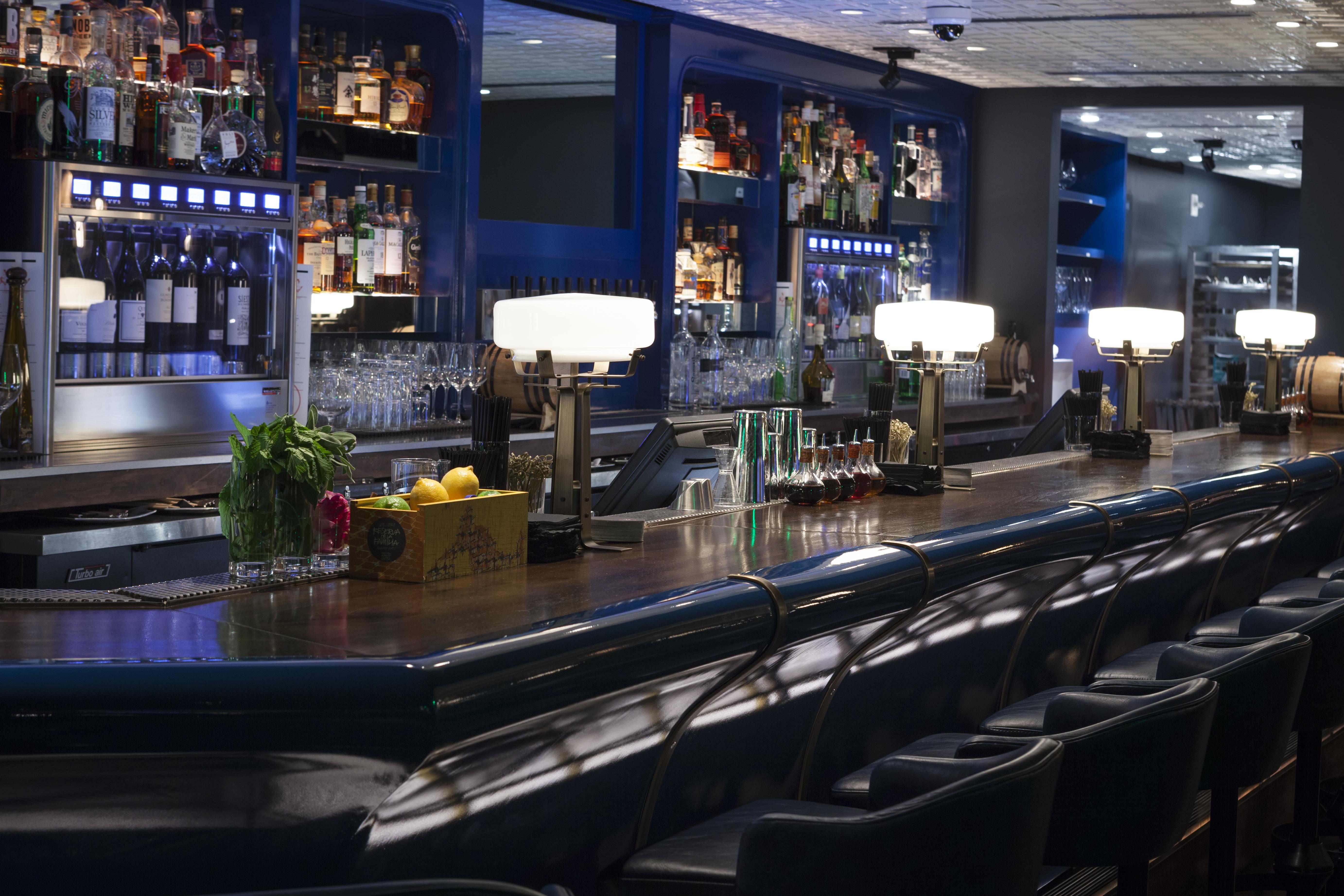 Fontainebleau Маями Бийч Екстериор снимка The bar at the American Bar