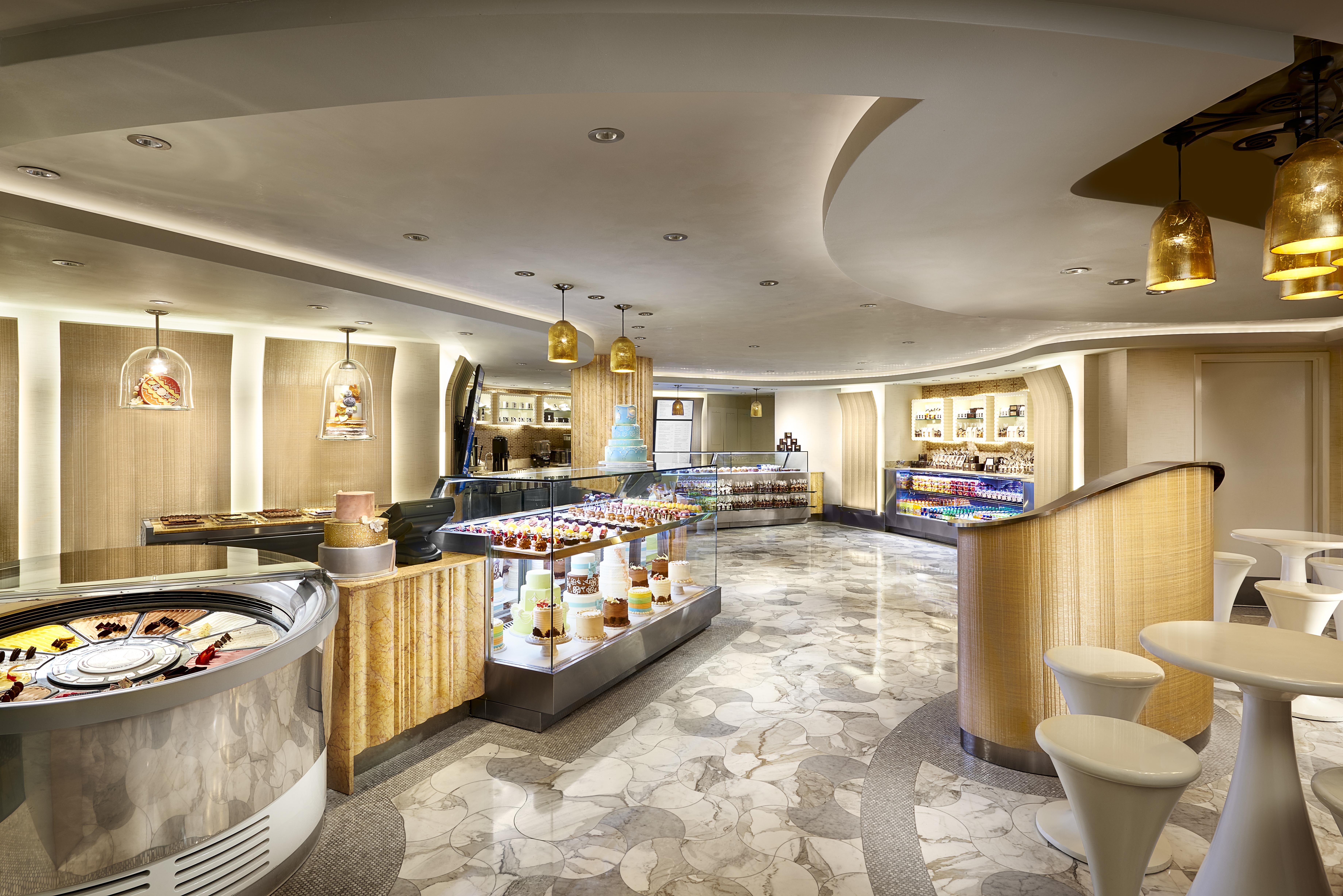 Fontainebleau Маями Бийч Екстериор снимка The interior of the pastry shop