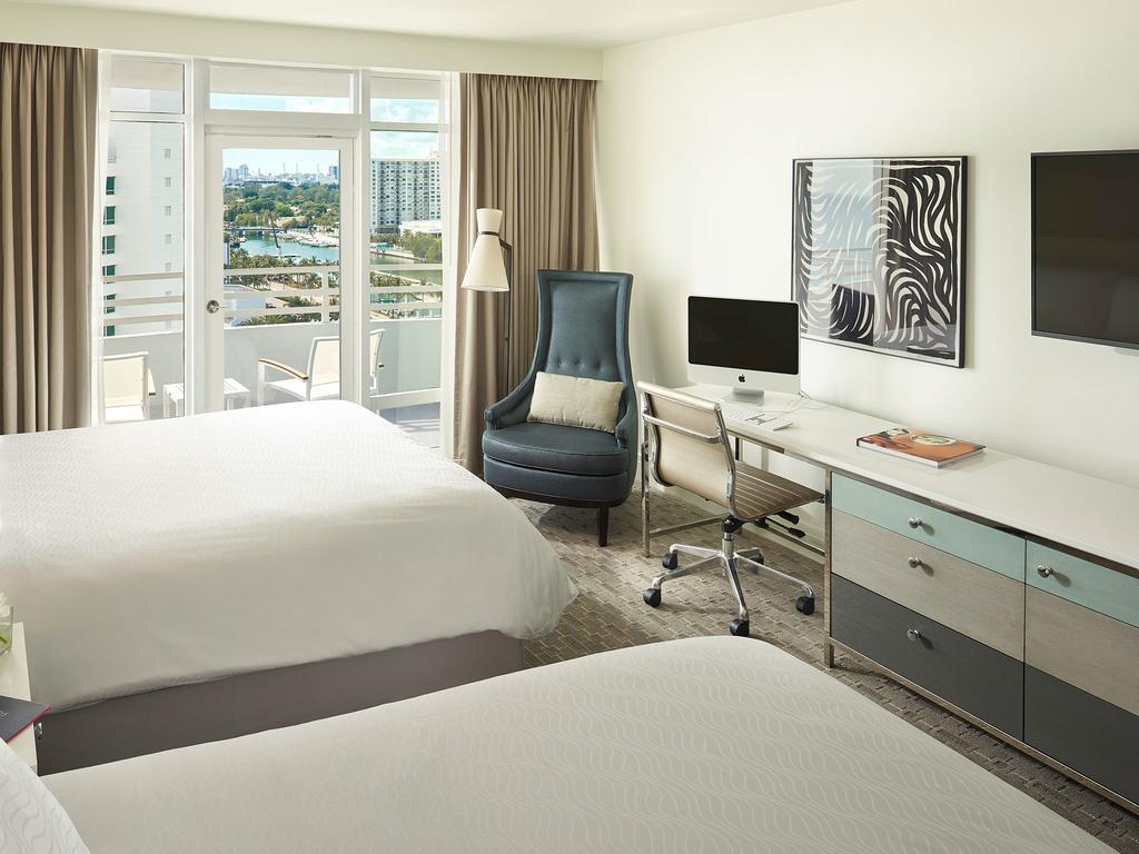 Fontainebleau Маями Бийч Екстериор снимка A guest room at the Hilton San Diego Bayfront